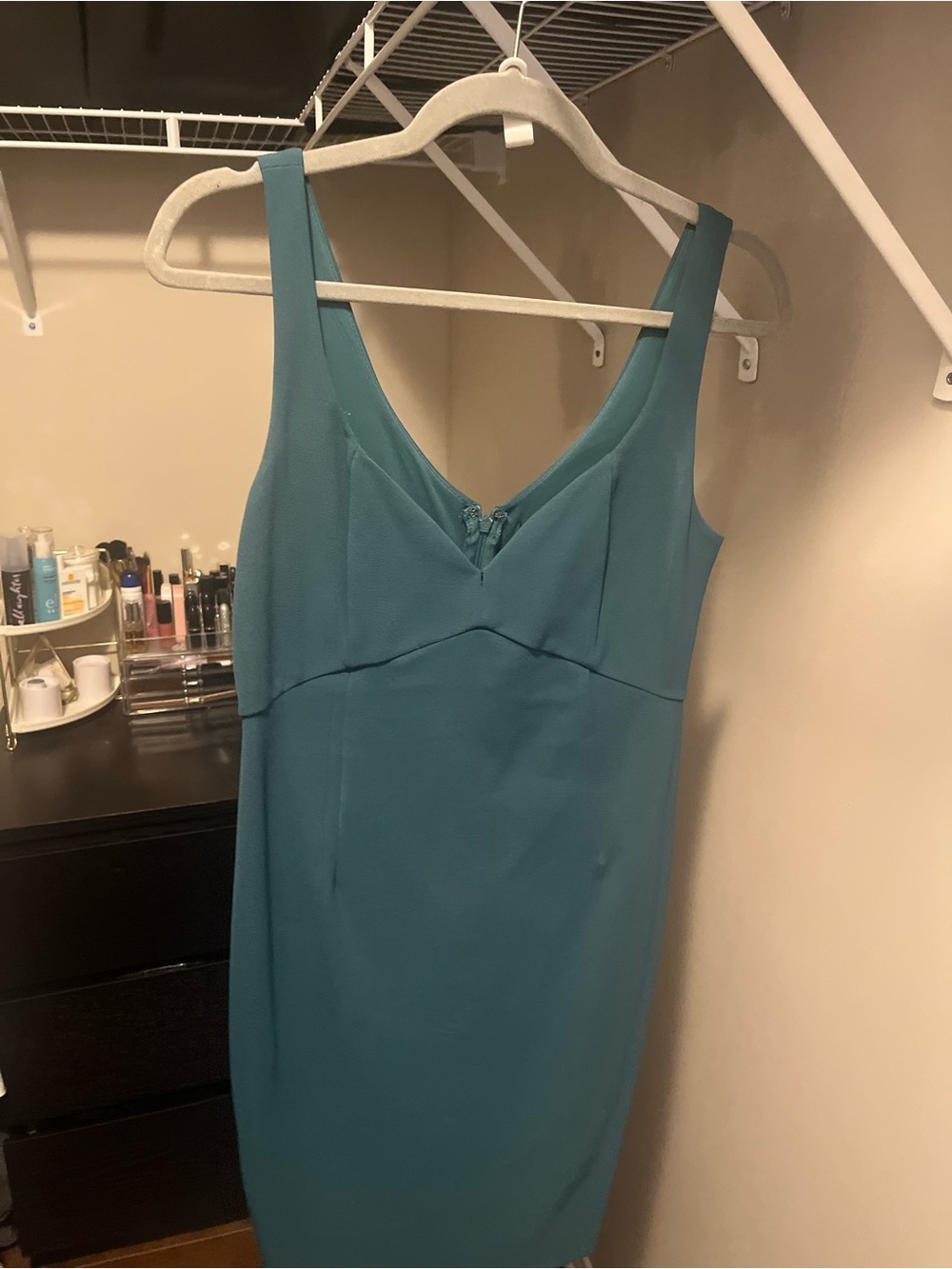 Dynamite Teal V‑Neck Sheath Dress